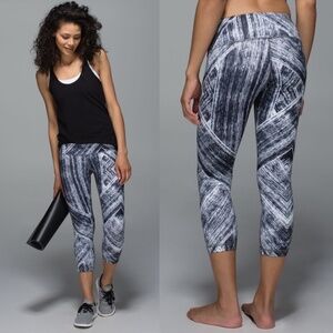 Lululemon Wunder Black White Geometric Mid Rise - Size 6